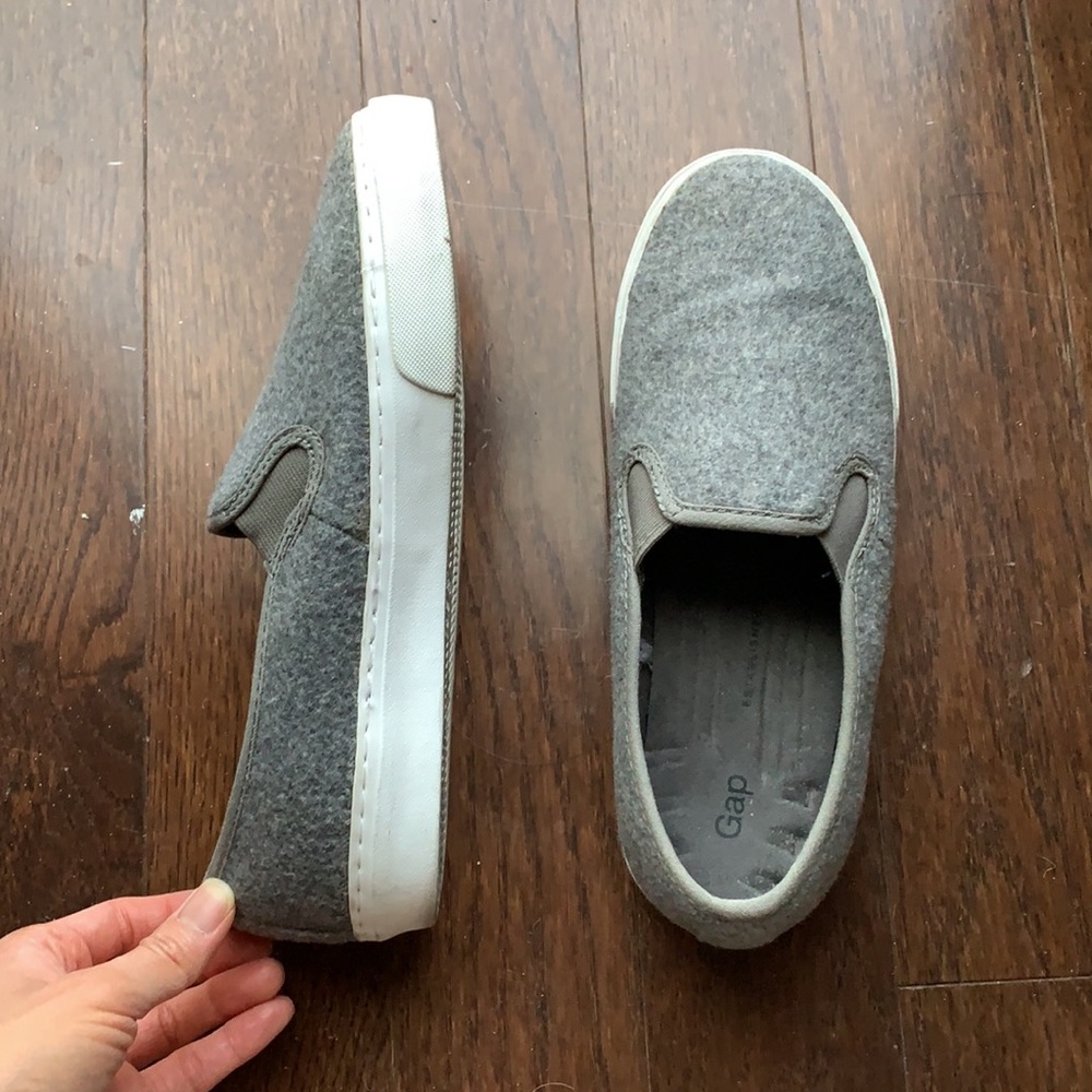 EUC GAP slip-on sneakers